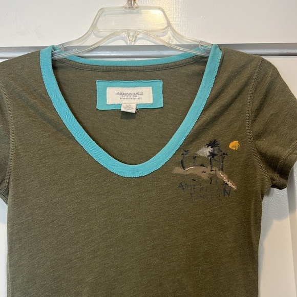 American Eagle Outfitters Green and Teal V-Neck Tee size small. - Picture 2 of 8